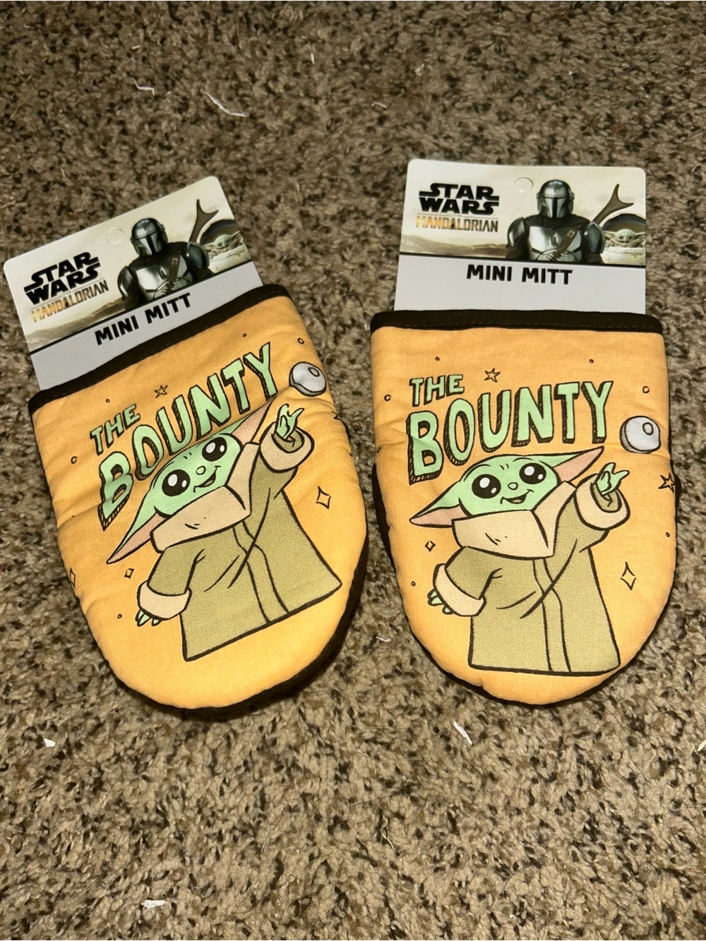 Star Wars Baby Yoda Oven Mitts